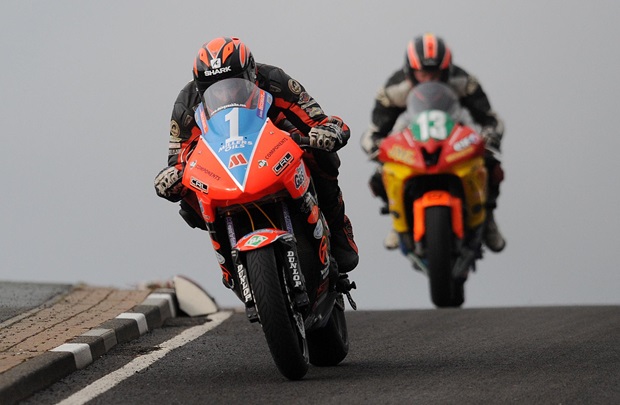 Isle of Man TT star Ryan Farquhar leads Adrian Archibald (Stephen Davison/Pacemaker Press International)